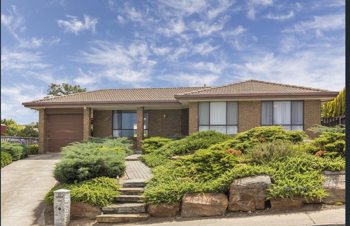 8 Elmeade Drive, Hallett Cove SA